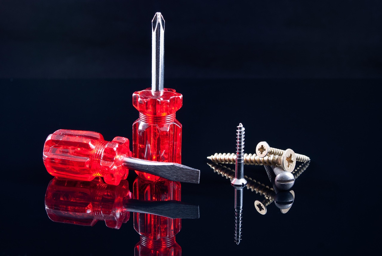 Screwdrivers, screws, red — Work From Home Business Chance - The First Decisive Period as well as your Plan Of Action